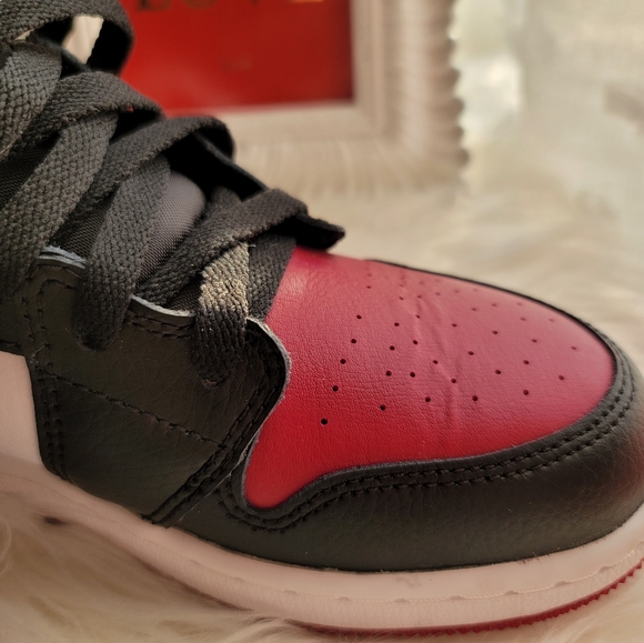 Nike Air Jordan 1 Mid (GS) " bred toe" 5.5 youth - Picture 9 of 13